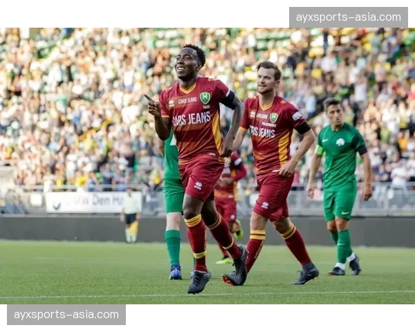 特写瞬间：国米北看台在球队锁定胜局后展示巨型Tifo